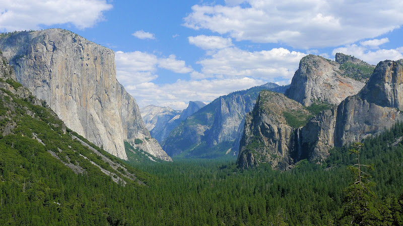 Yosemite Vadisinden Half Dome ve El Capitan