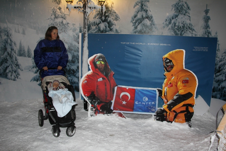 Antalya Kar Dünyası'nda Everest spronsorumuz Cantek firmasının bir işletmesi eşim Yeşim Sevgül ve oğlum Yağız Sevgül Everest