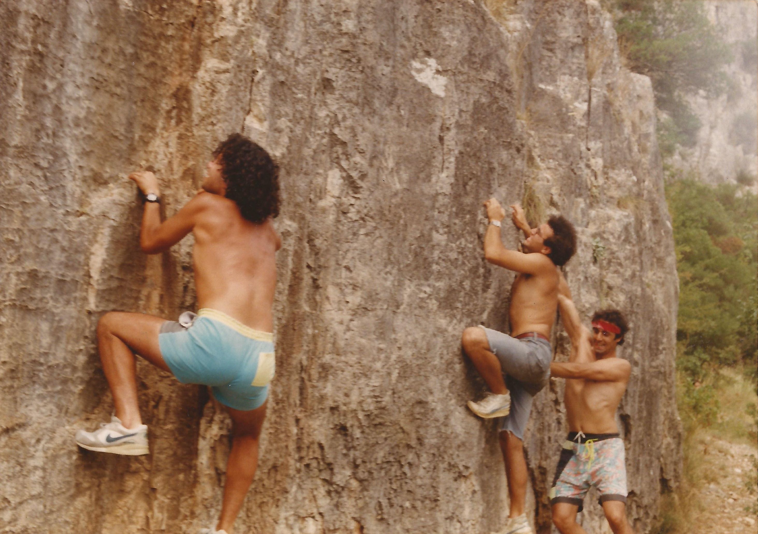 22 Ağustos 1992 Ballıkayalar. Tarkan Kaya Doğan Palut ve Yılmaz Sevgül kısa kaya yapıyorlar.