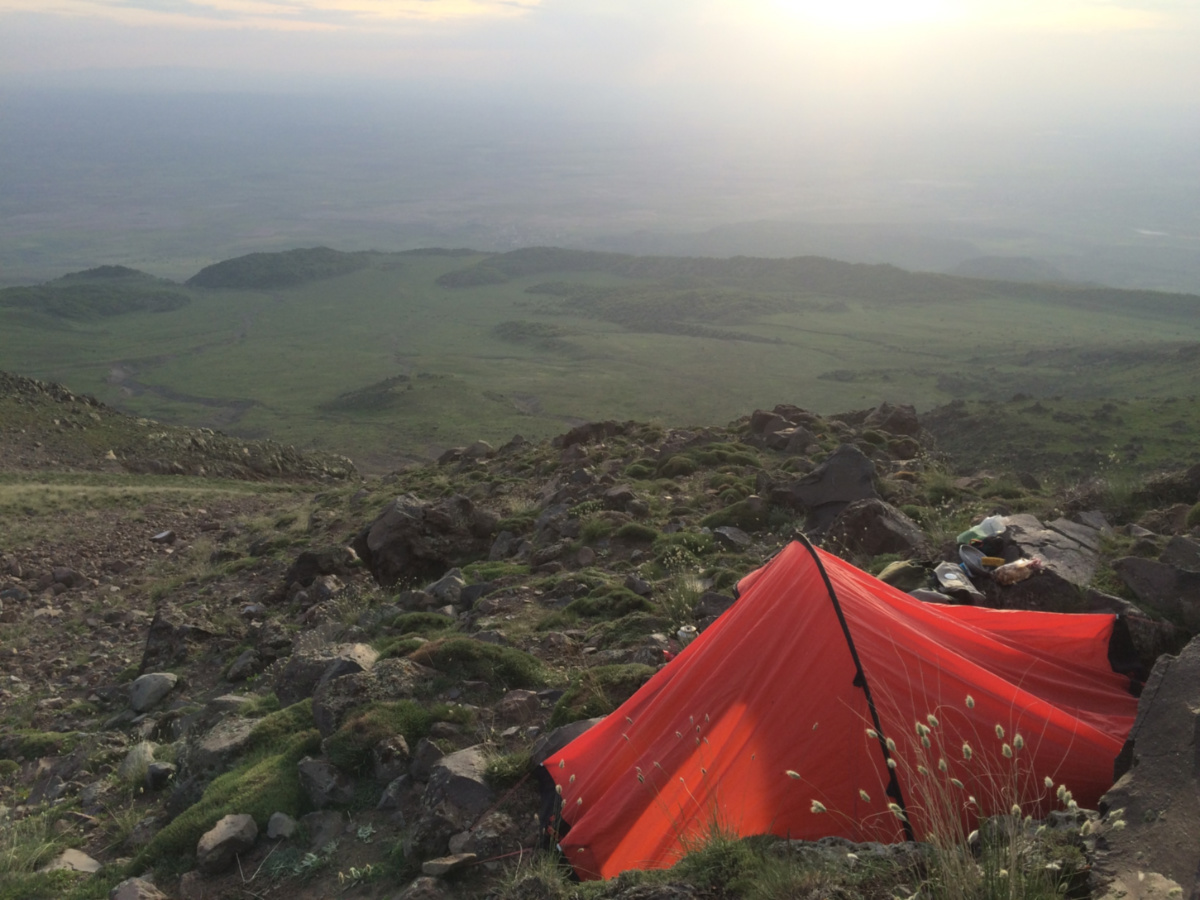 Hasan Dağı’nın batı sırtında 2340 m. irtifada kamp yeri