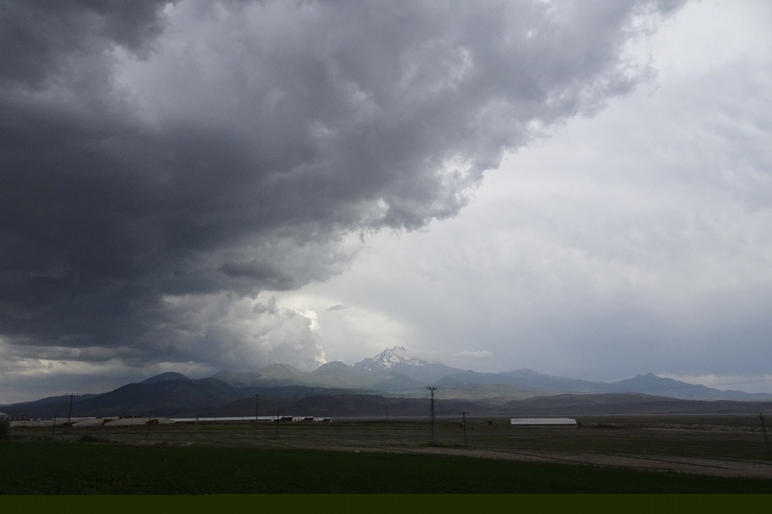 Yeşilhisar-Kayseri yolundan Erciyes’in görüntüsü