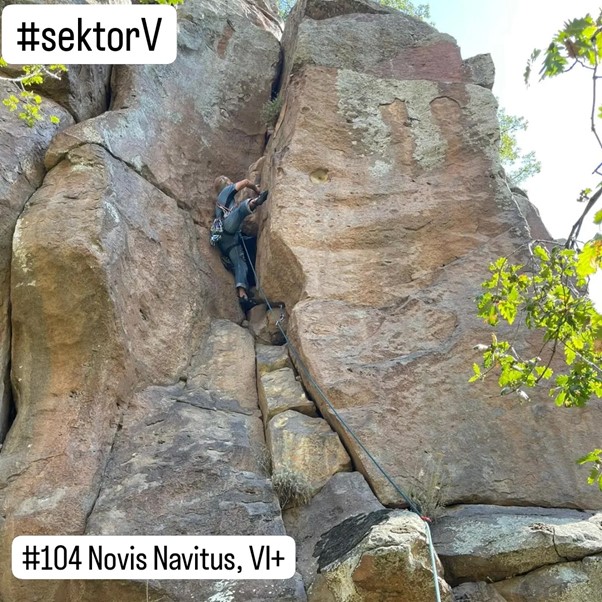 Novis Navitus solda yükselen ince çatlak ise Engerek.