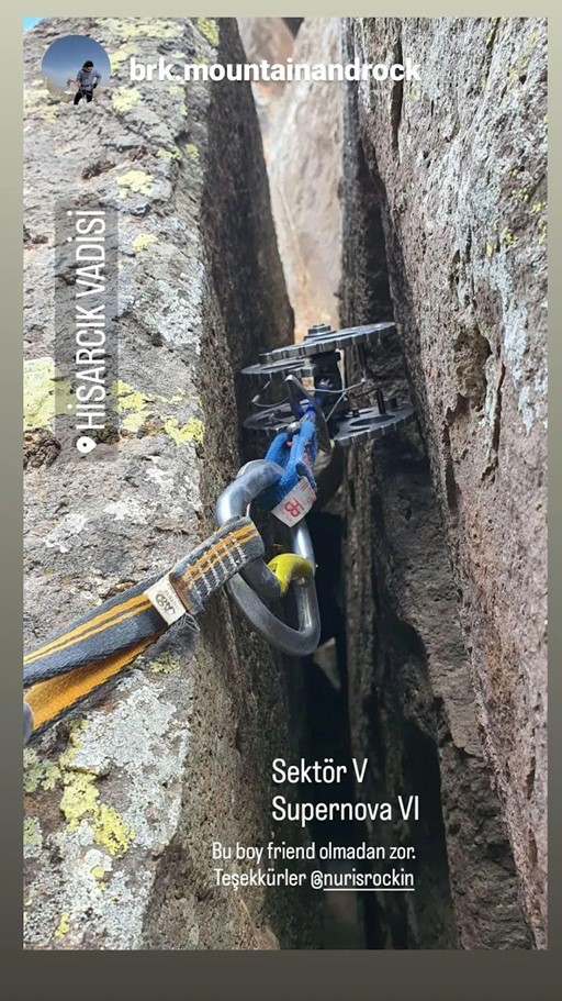 Kendisine verdiğim daha büyük yaylı takozla rahat eden Burak.