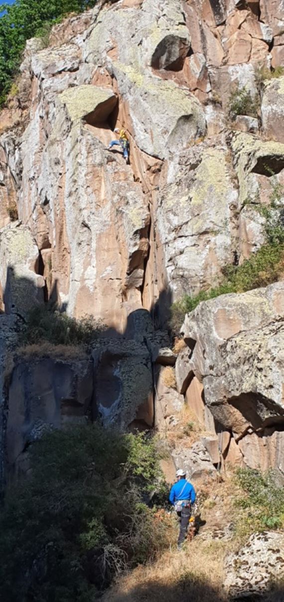 Testosterone Poisoning. Rota altına ulaşması biraz sıkıntılı ve emniyetçi kendini sabitliyor