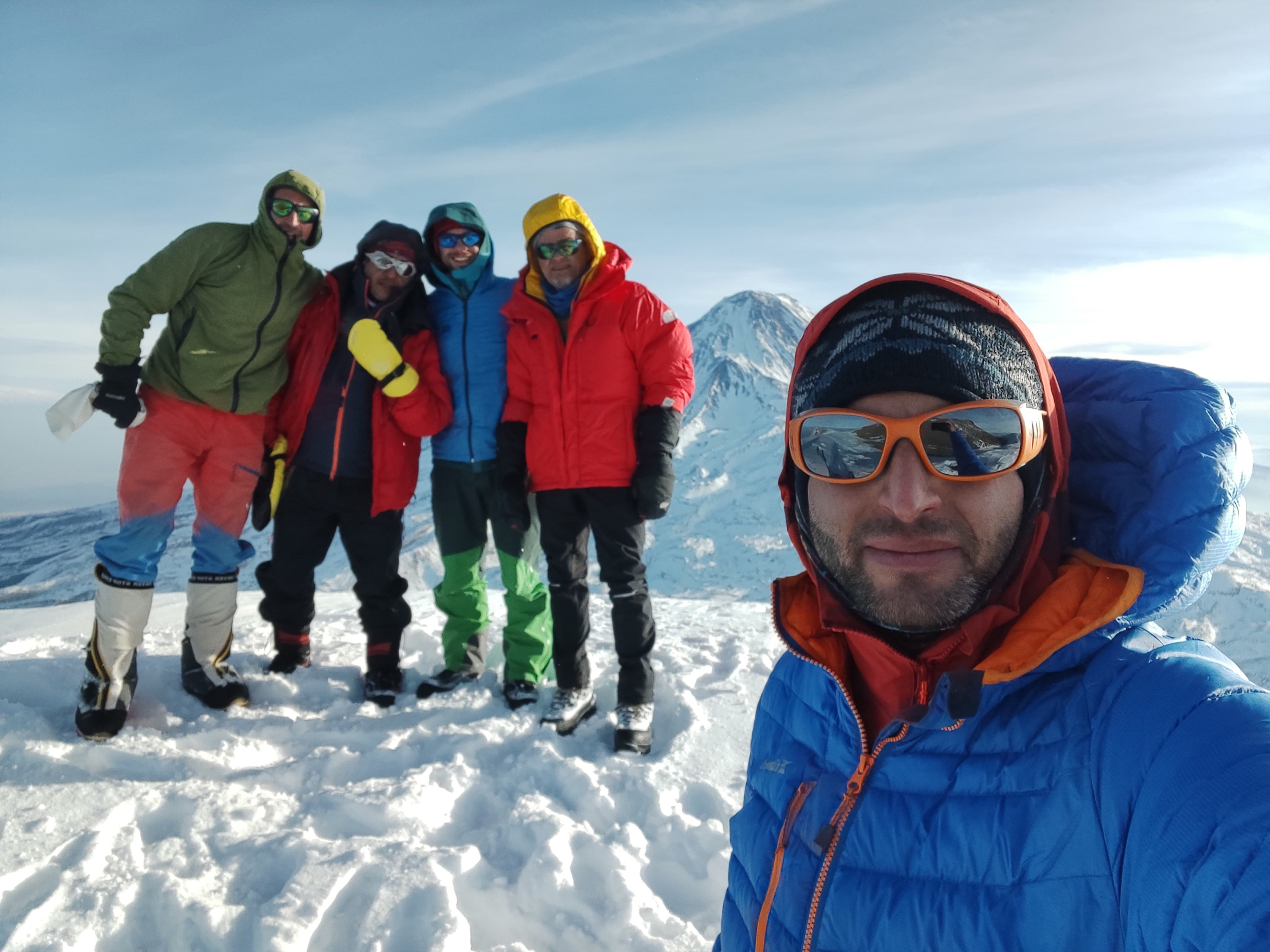 Zirveye Ulaşmayı Başarmanın Verdiği Mutluluk Pozu