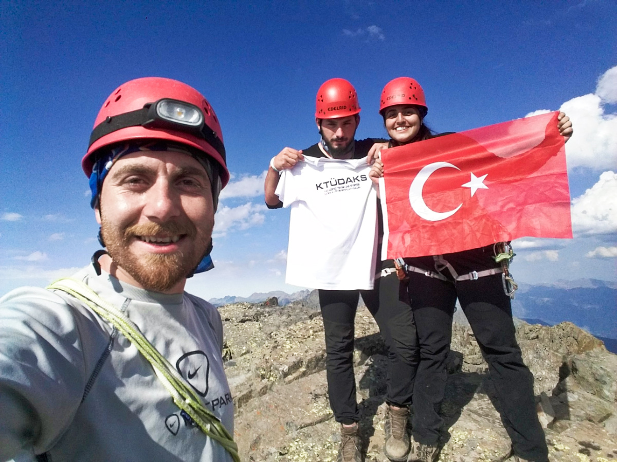 Ekip Altıparmak ana kule zirvesinde.