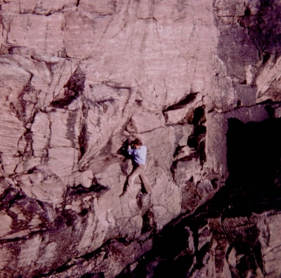 F.Grant İskoçya Reiff'deki Crucifix rotasının ilk çıkışında.  Rota yaklaşık 20 metre Hard Very Severe olarak derecelendirilmiş.