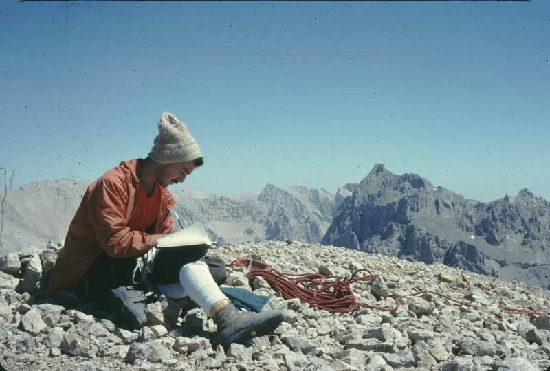 Hayatta ulaştığım ilk zirve etkinliğini kendim organize etmek zorunda kalmıştım. Ağustos 1979’da Alaca zirvesine çıkıp defteri bulduk.