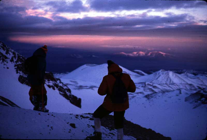 Zirve çıkışı sırasında güneş doğuyor.