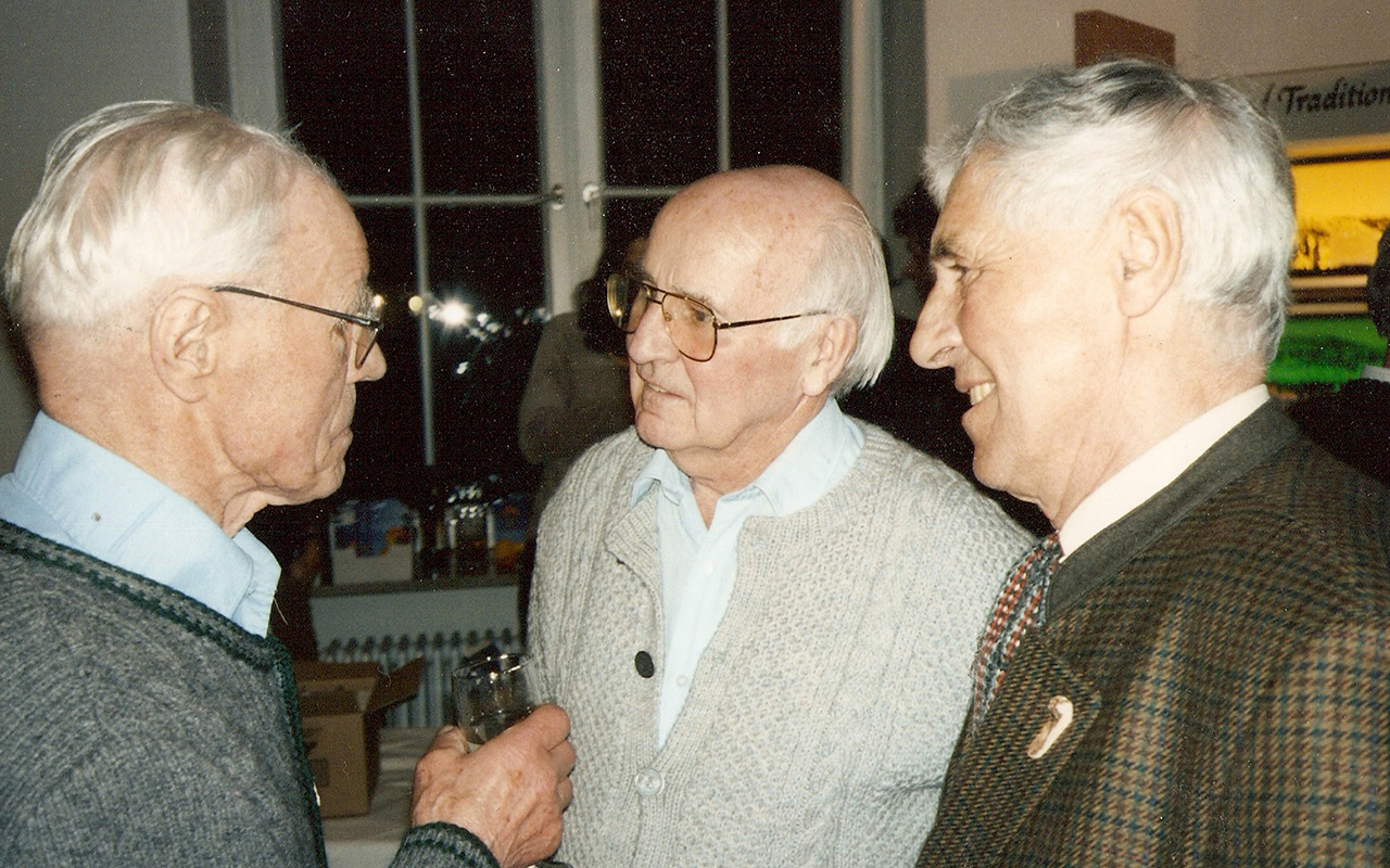 Hermann Köllensperger 1998 (ortada)