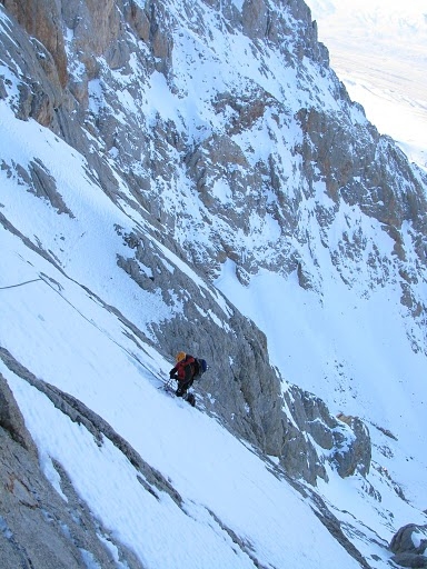 Burak dik etaba gelirken.