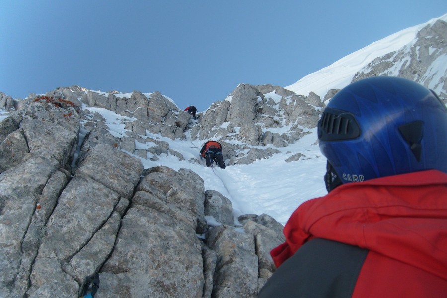 Serkan kilidi aşarken