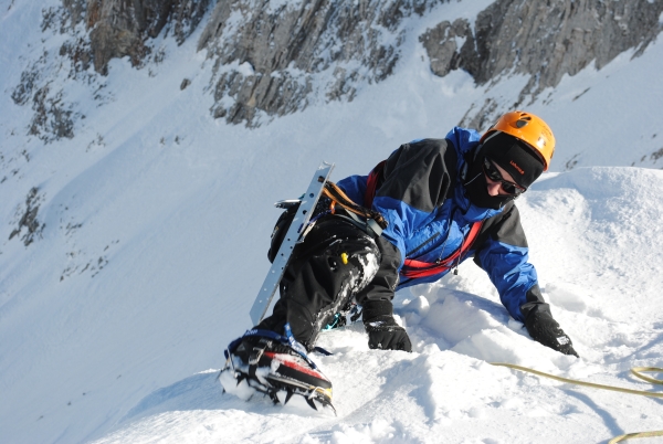 Duygu Altoparlak-Kürüz kornişi tırmanırken
