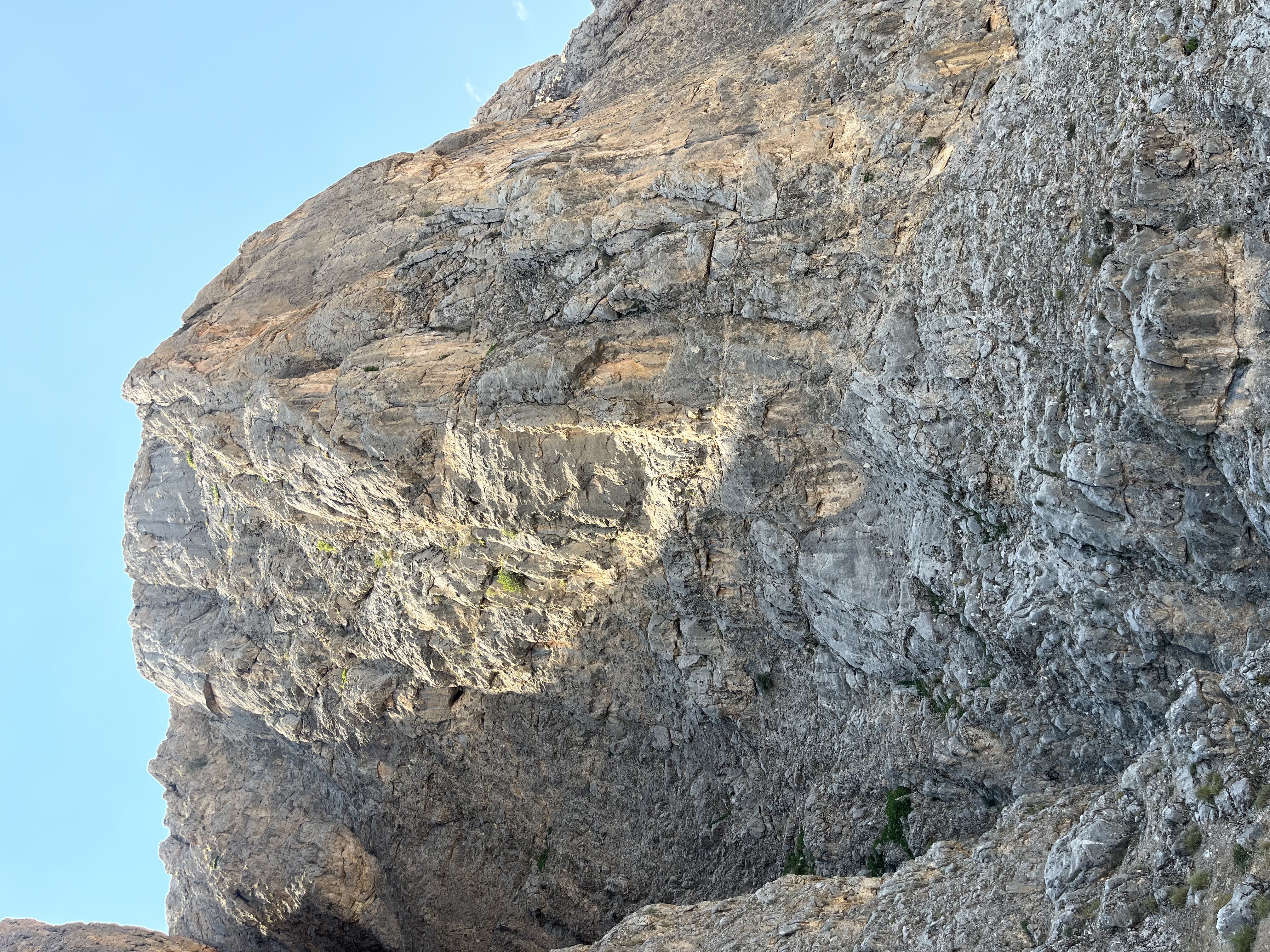 Duvarın altından görünümü