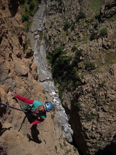 Canyon Apache Zeynep artçı tırmanırken