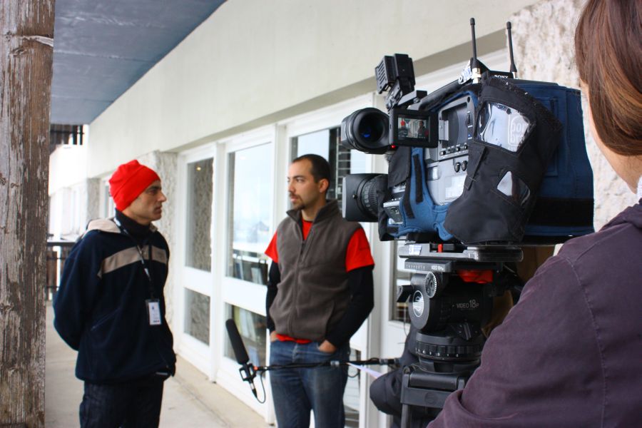 Fransız 3. Kanalı Murat Yılmaz ile röportaj yaparken