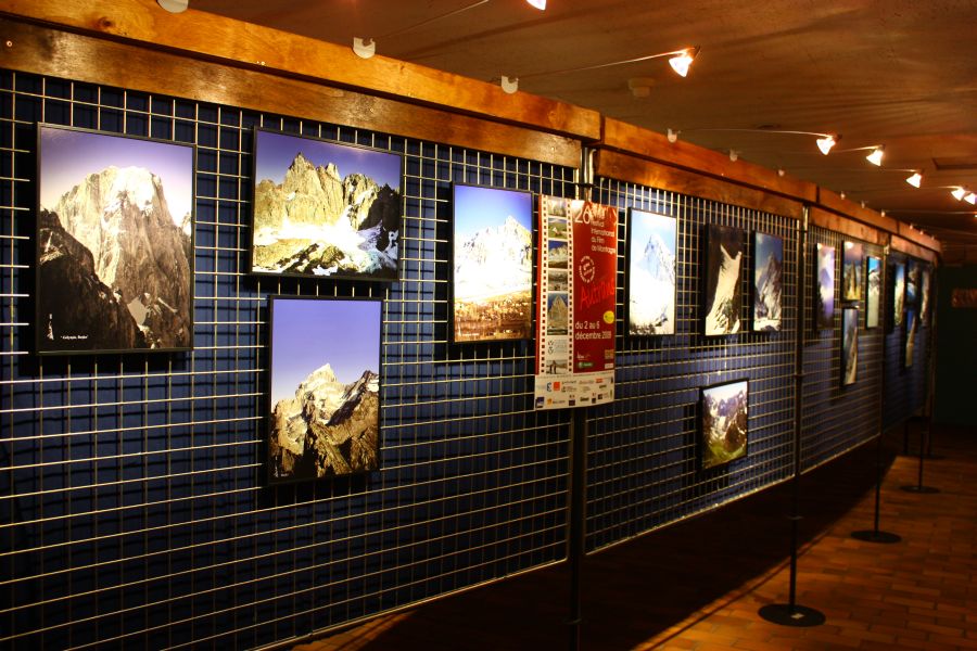 Festivalde yer alan Türkiye dağları konulu fotoğraf sergisi