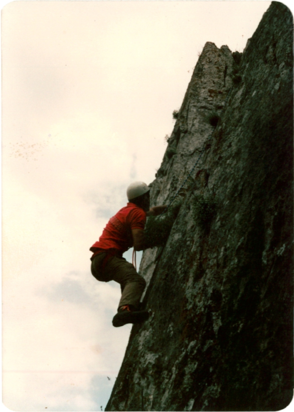 Mehmet Yüregilli üstten emniyetli bir tırmanış sırasında.