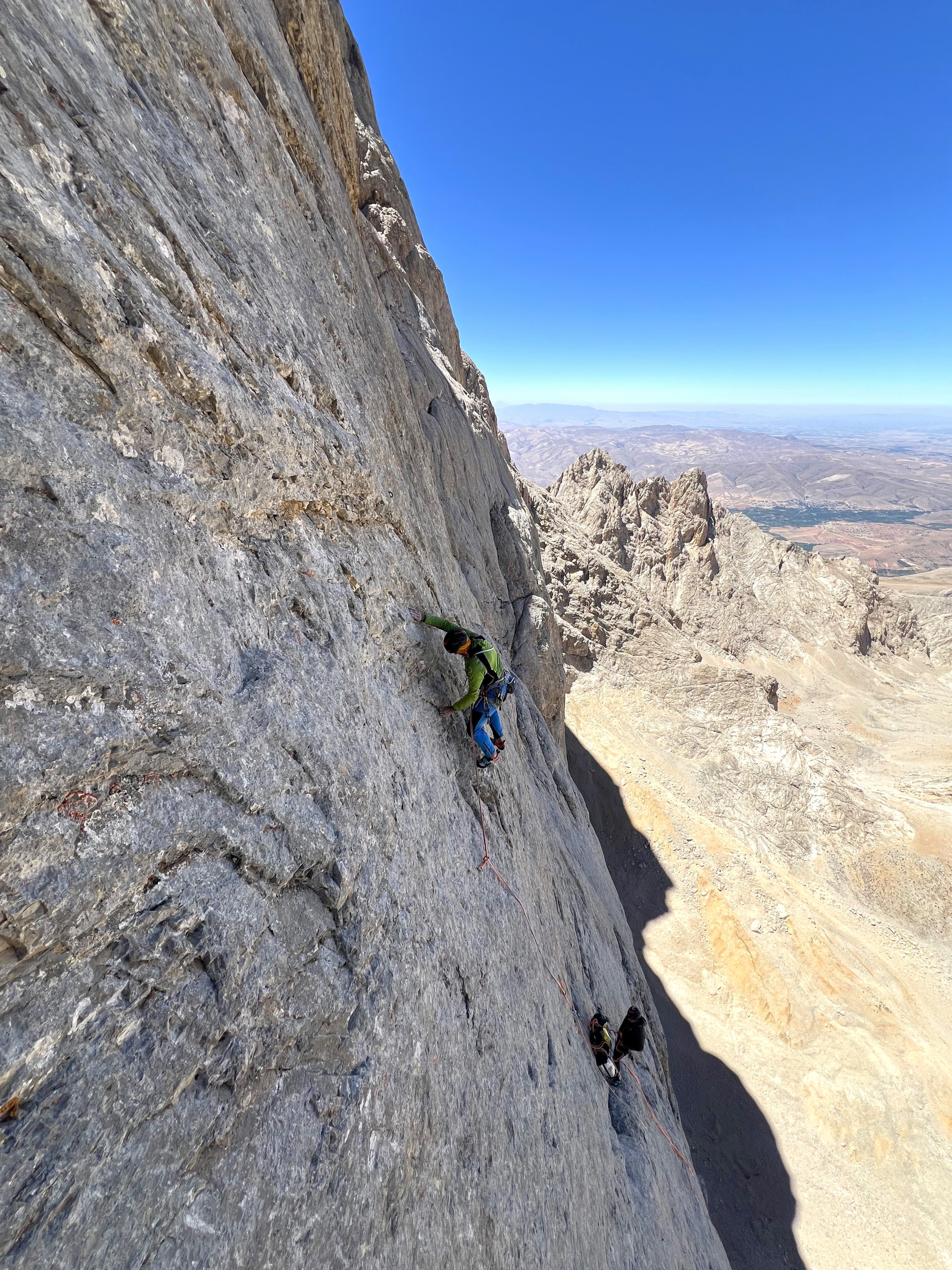 2025 Close to Heaven; Rolando Larcher